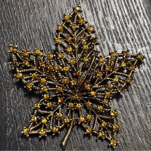 Weiss vintage Gold Leaf Brooch with Amber/yellow rhinestone Accents